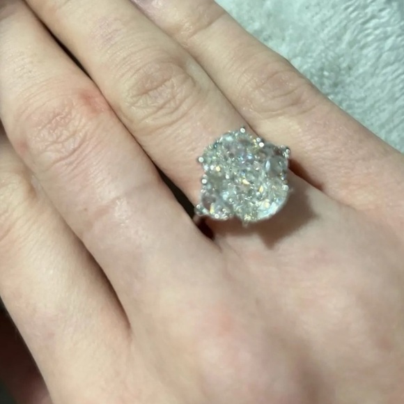 18k 5.5 Cushion Champagne Ring - Picture 4 of 12